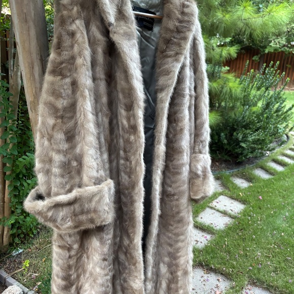 Natural real mink coat chest is approximately 45” - Picture 8 of 12
